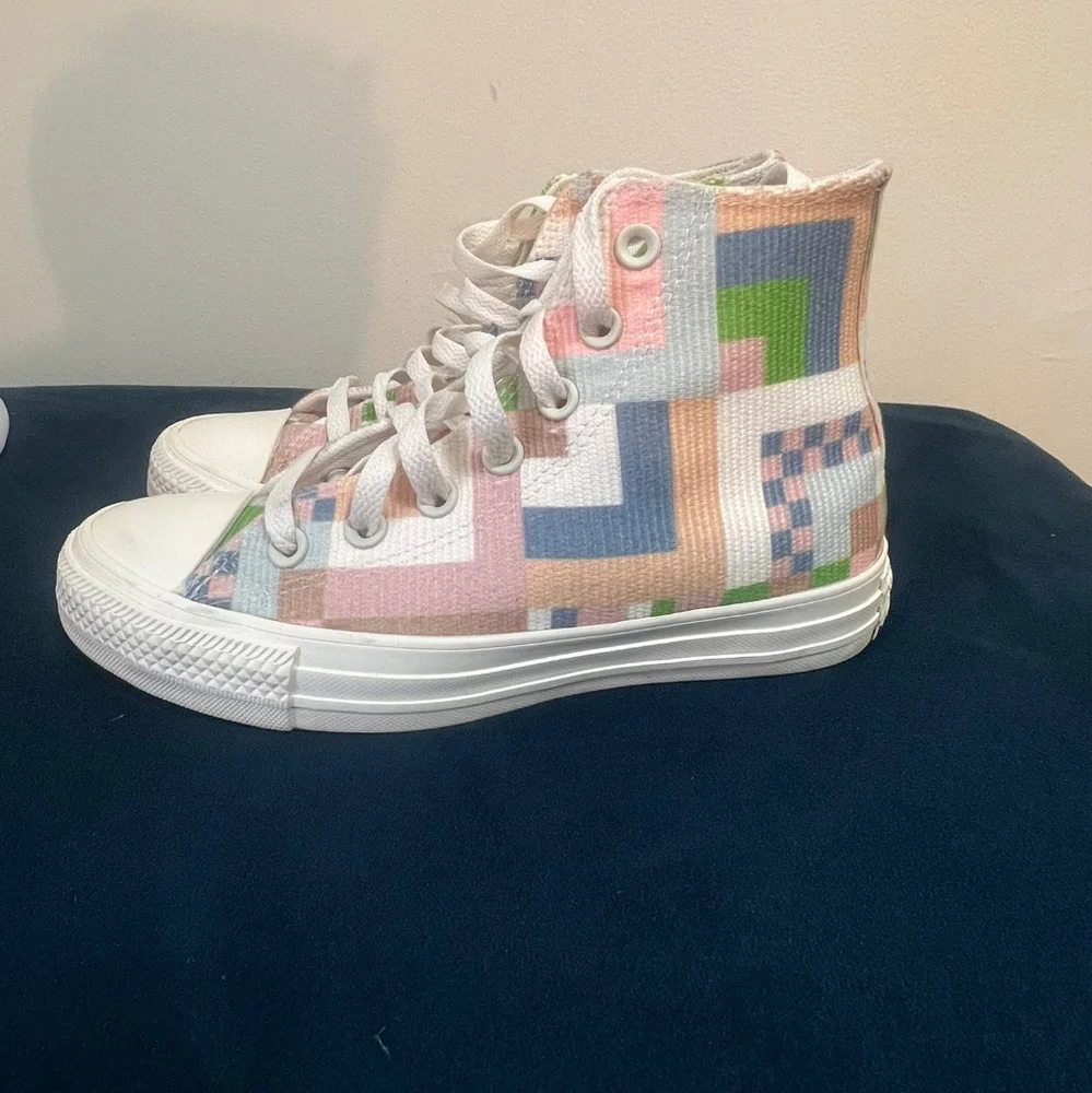 Converse - Picture 2 of 4